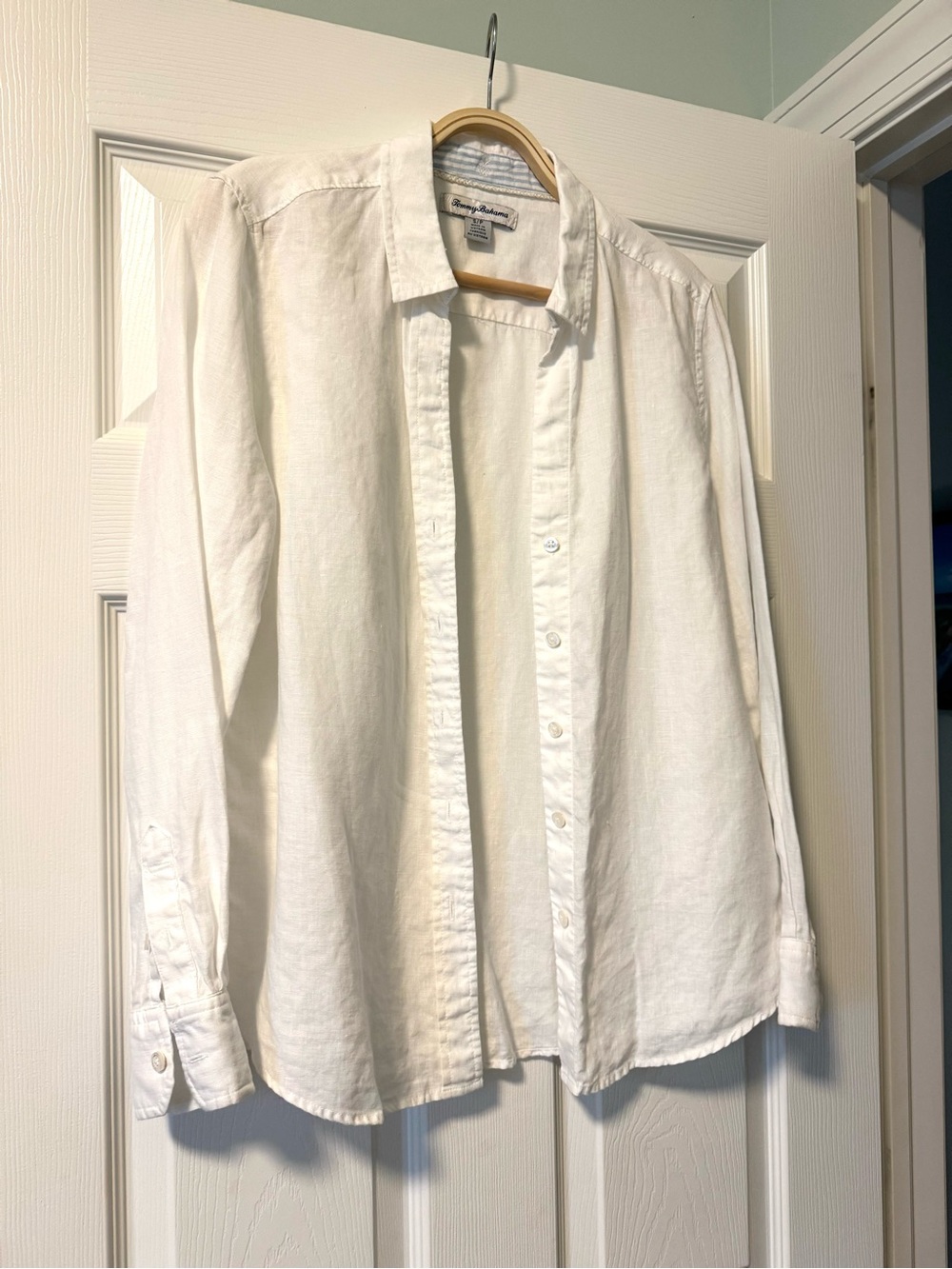 Tommy Bahama 100% Linen Button-Up Shirt - Small. White - Picture 2 of 7
